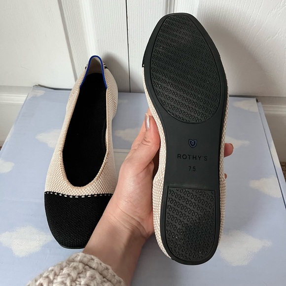 Rothys - “The Flat” Knit Round Toe, Two-Tone Shoes w/ Cream and Black Cap - Picture 8 of 9